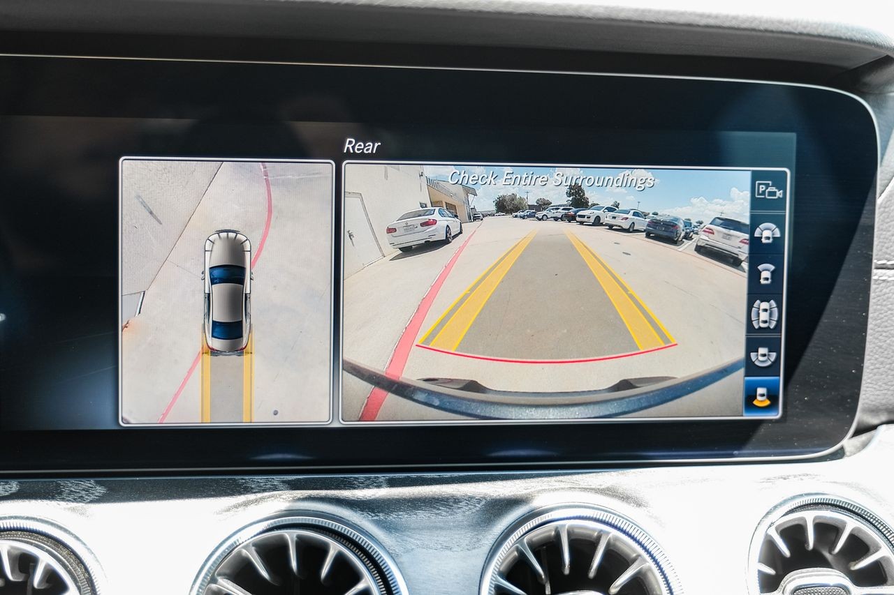 Mercedes-Benz CLS 450 Vehicle Main Gallery Image 22