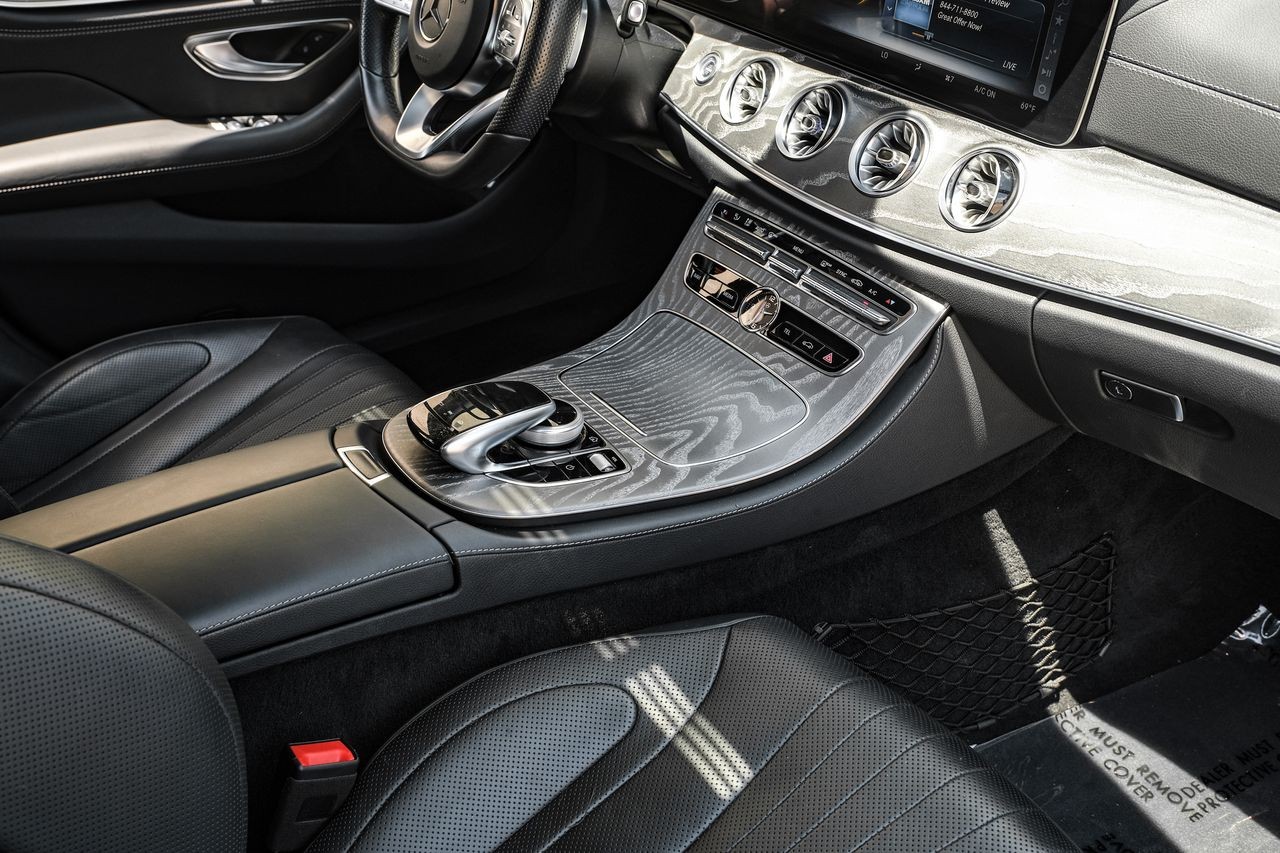 Mercedes-Benz CLS 450 Vehicle Main Gallery Image 23