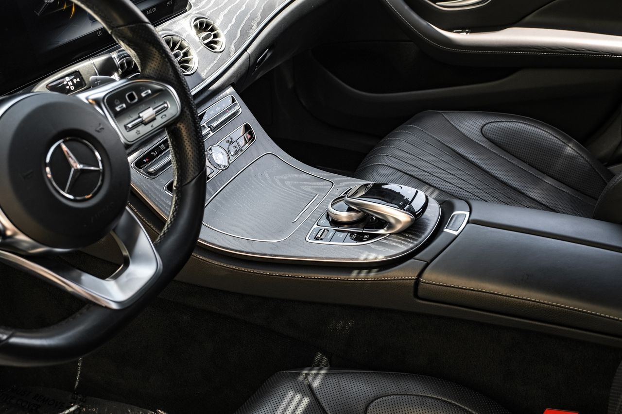Mercedes-Benz CLS 450 Vehicle Main Gallery Image 24