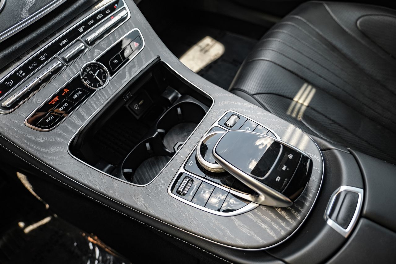 Mercedes-Benz CLS 450 Vehicle Main Gallery Image 25