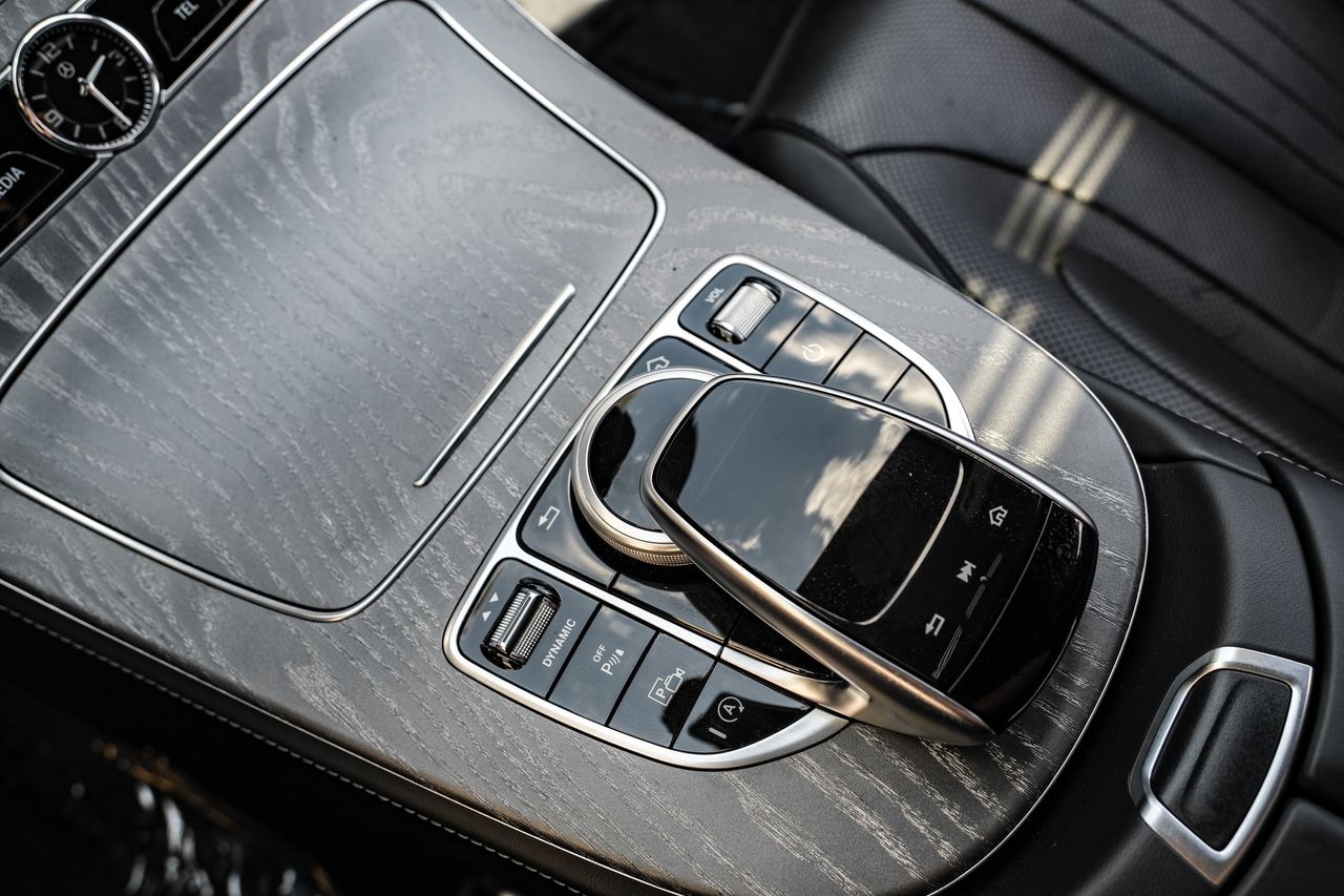 Mercedes-Benz CLS 450 Vehicle Main Gallery Image 26