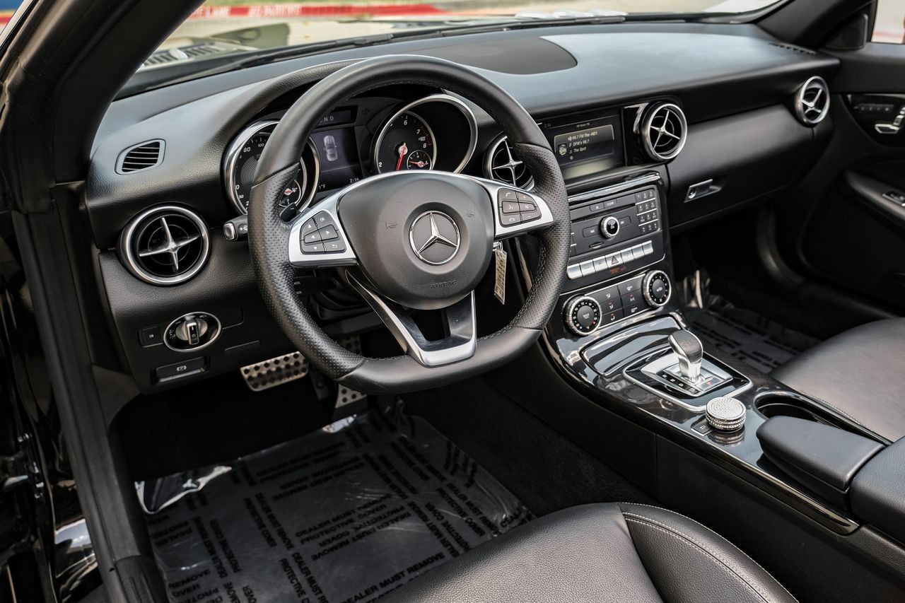 Mercedes-Benz SLC Vehicle Main Gallery Image 03
