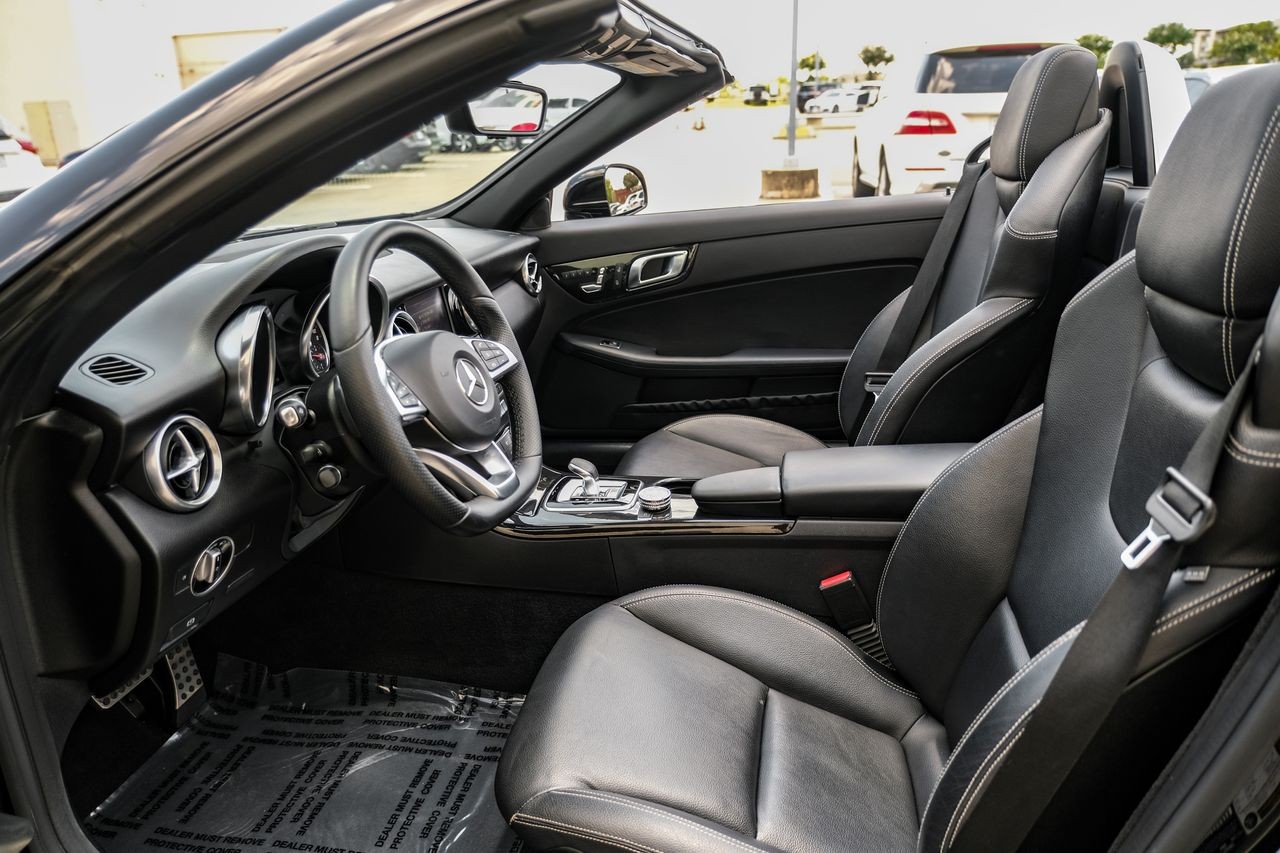 Mercedes-Benz SLC Vehicle Main Gallery Image 04