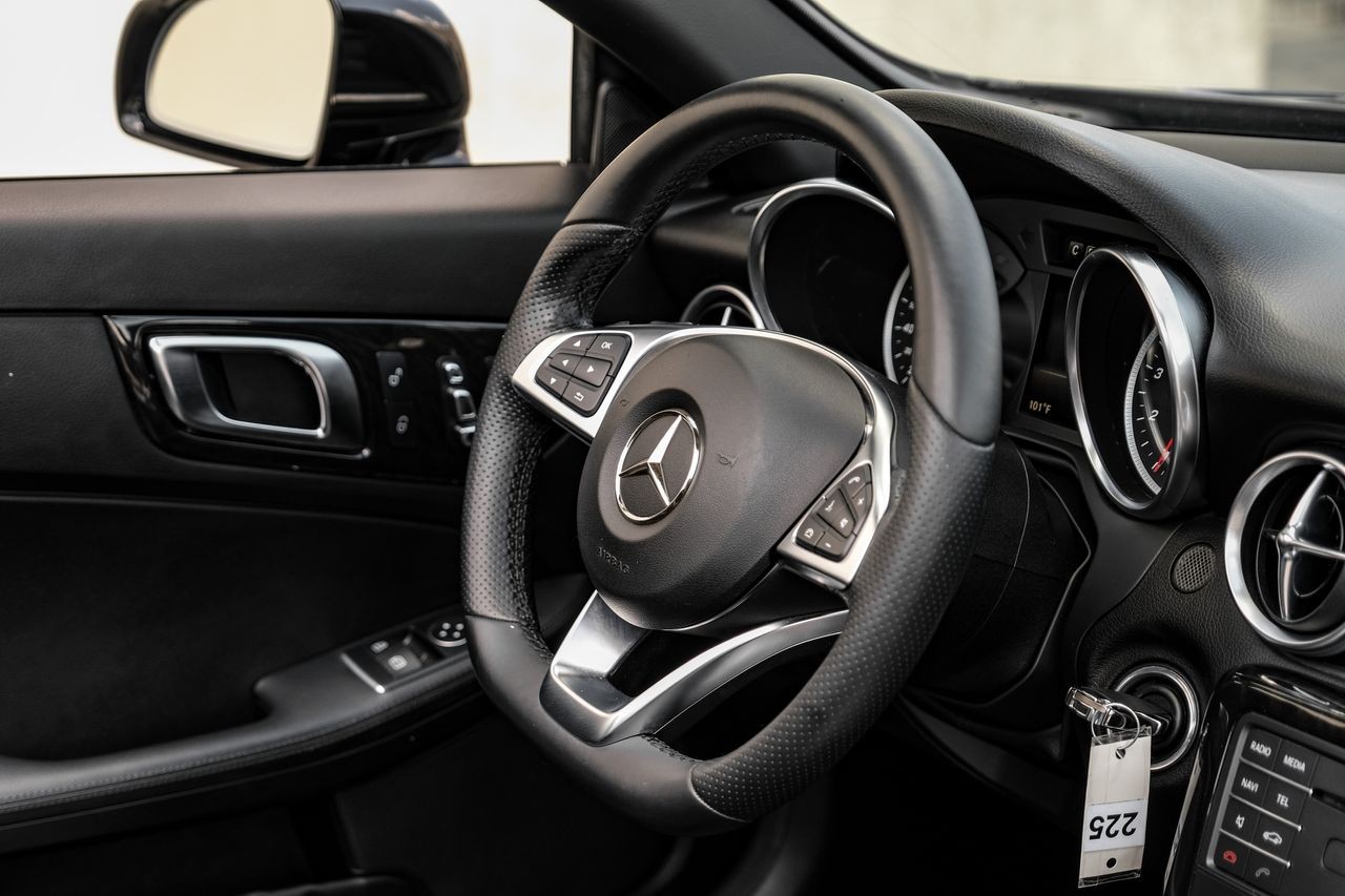 Mercedes-Benz SLC Vehicle Main Gallery Image 13