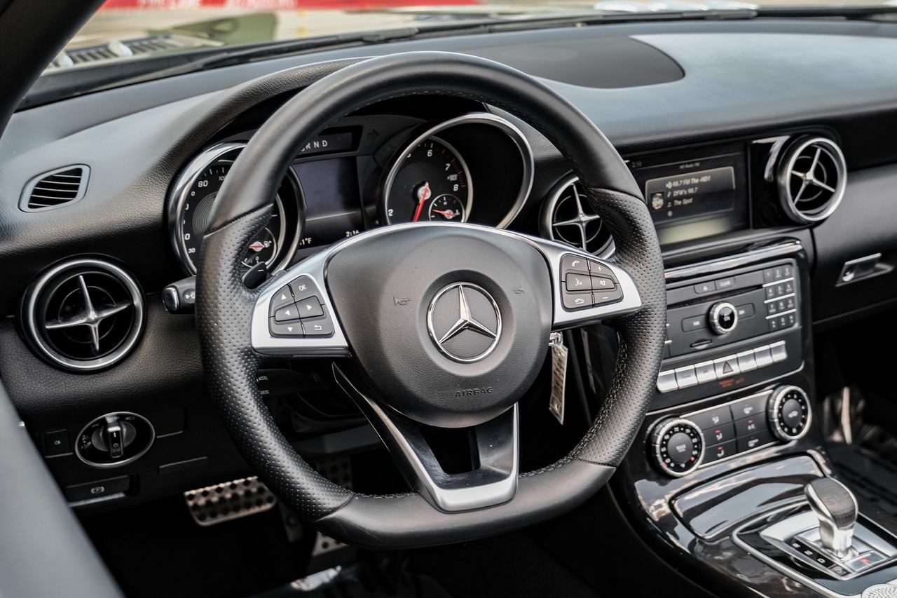 Mercedes-Benz SLC Vehicle Main Gallery Image 14