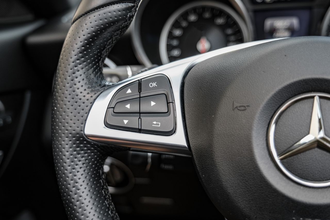 Mercedes-Benz SLC Vehicle Main Gallery Image 15