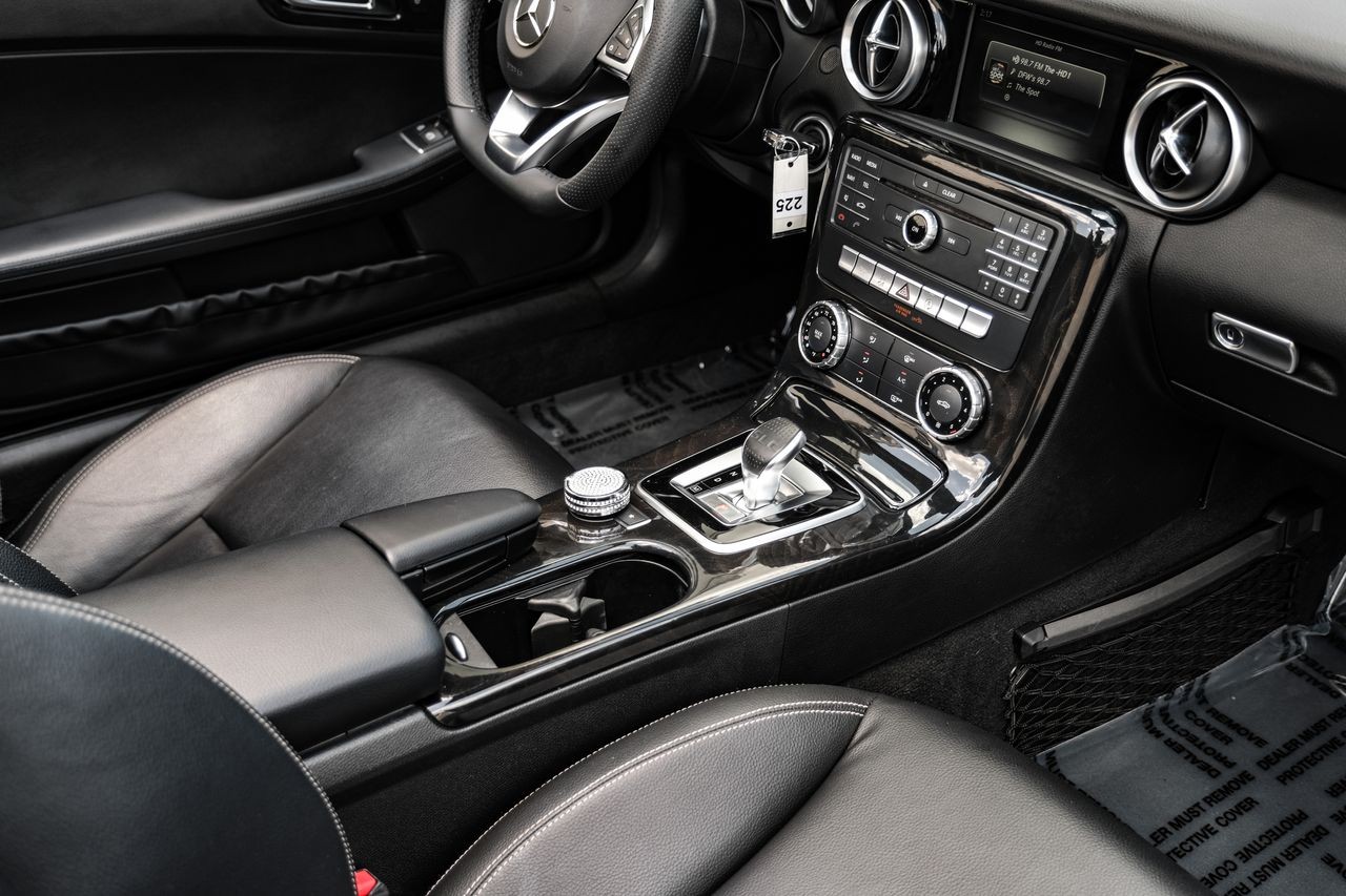 Mercedes-Benz SLC Vehicle Main Gallery Image 21