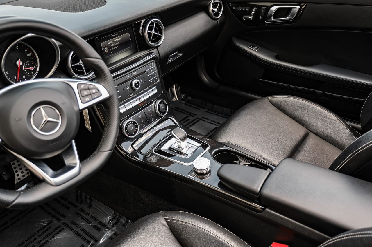 Mercedes-Benz SLC Vehicle Main Gallery Image 22