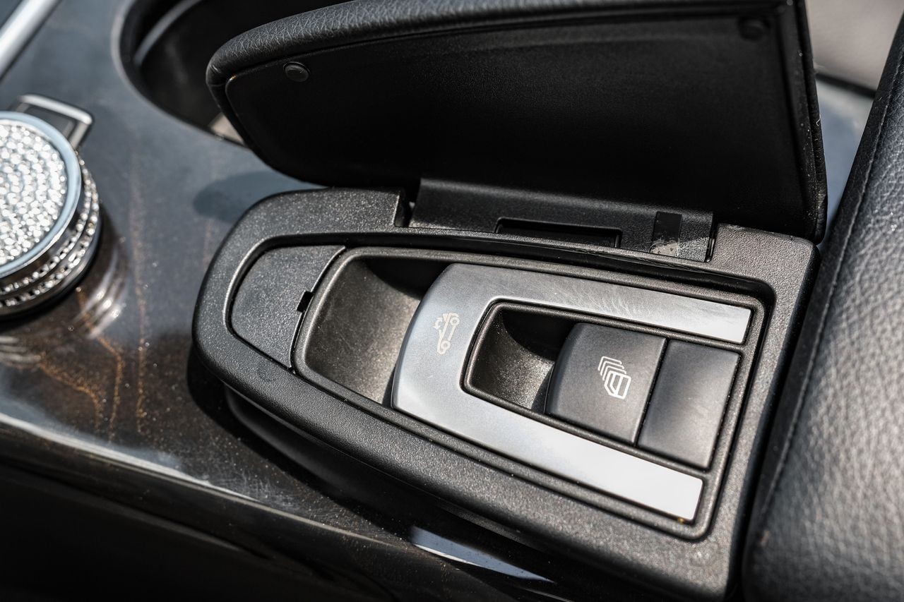Mercedes-Benz SLC Vehicle Main Gallery Image 24