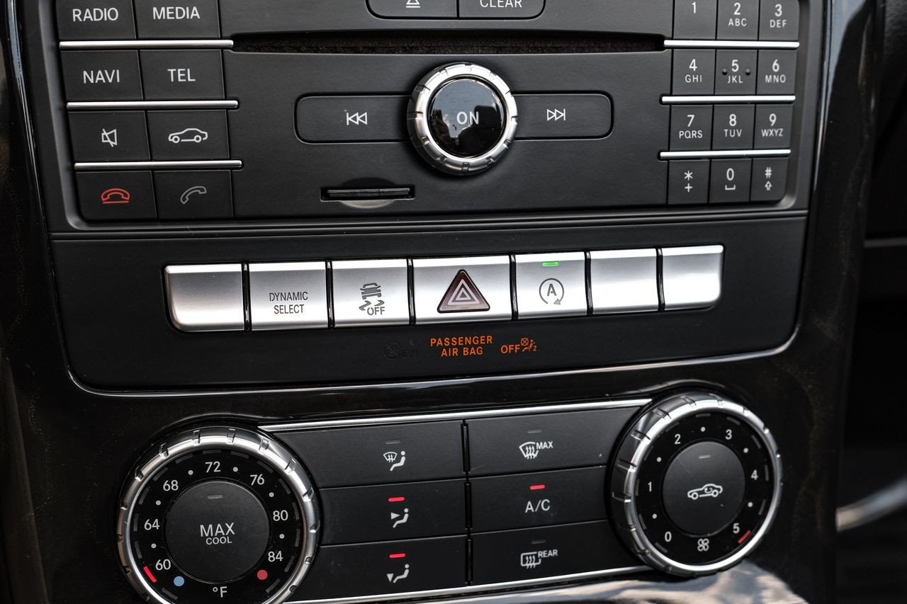 Mercedes-Benz SLC Vehicle Main Gallery Image 26