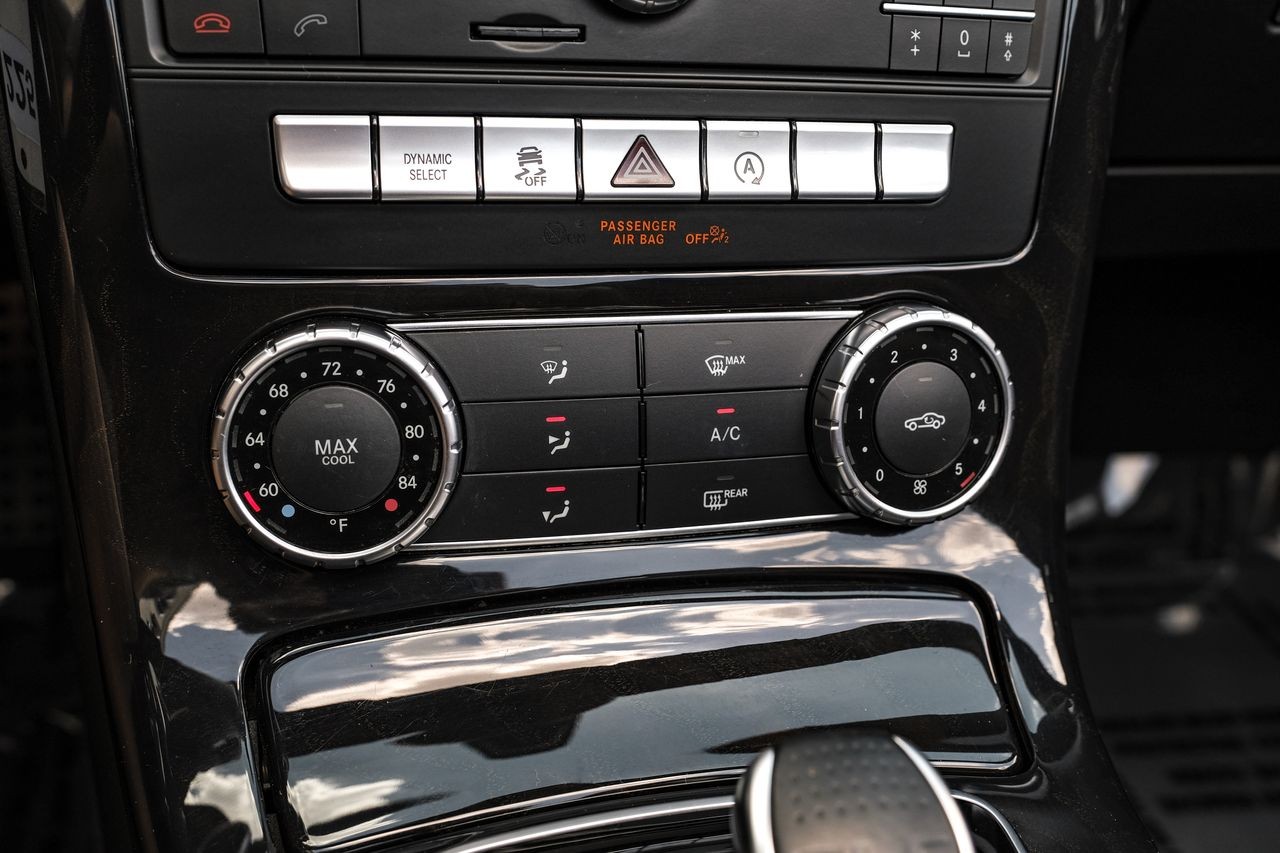 Mercedes-Benz SLC Vehicle Main Gallery Image 27