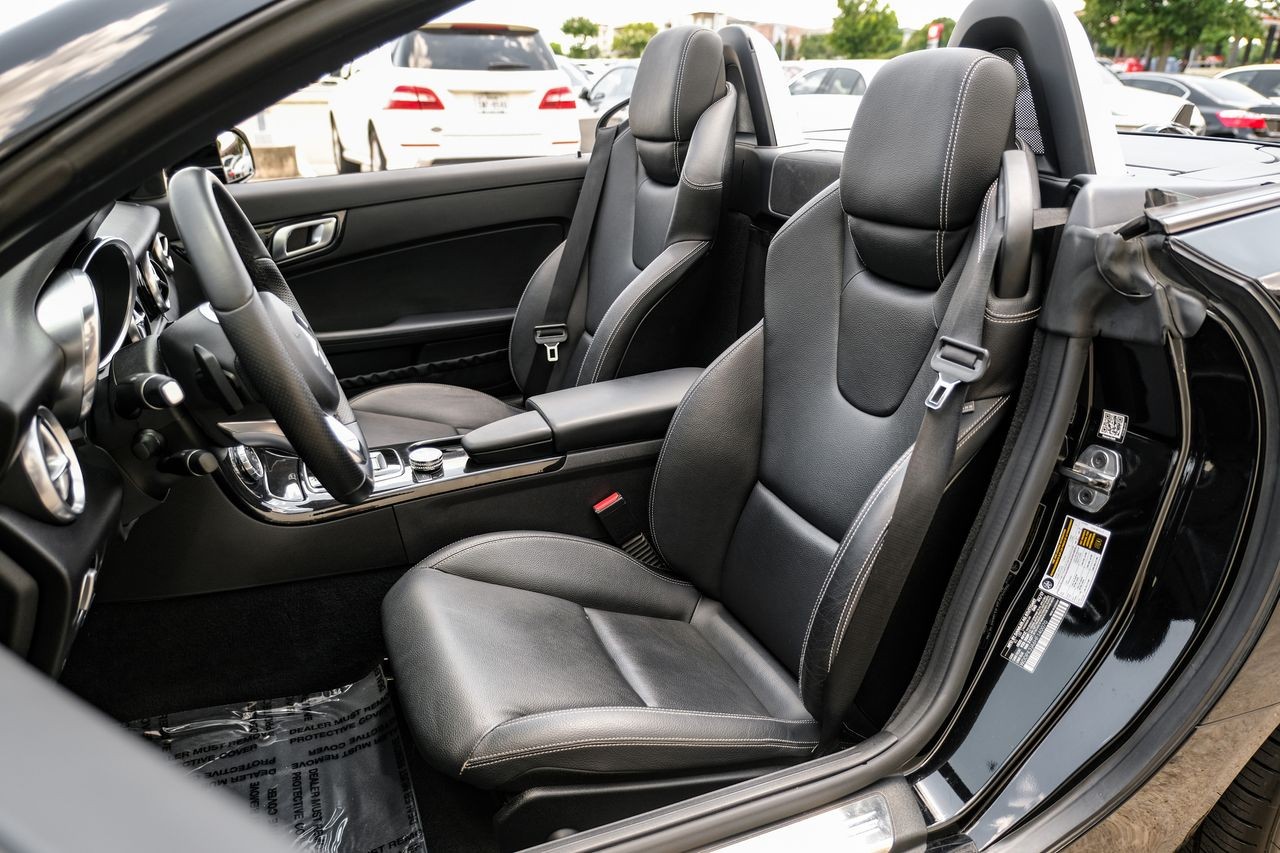 Mercedes-Benz SLC Vehicle Main Gallery Image 31
