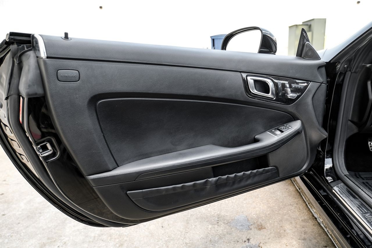 Mercedes-Benz SLC Vehicle Main Gallery Image 36