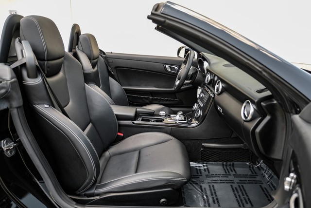 Mercedes-Benz SLC Vehicle Main Gallery Image 32