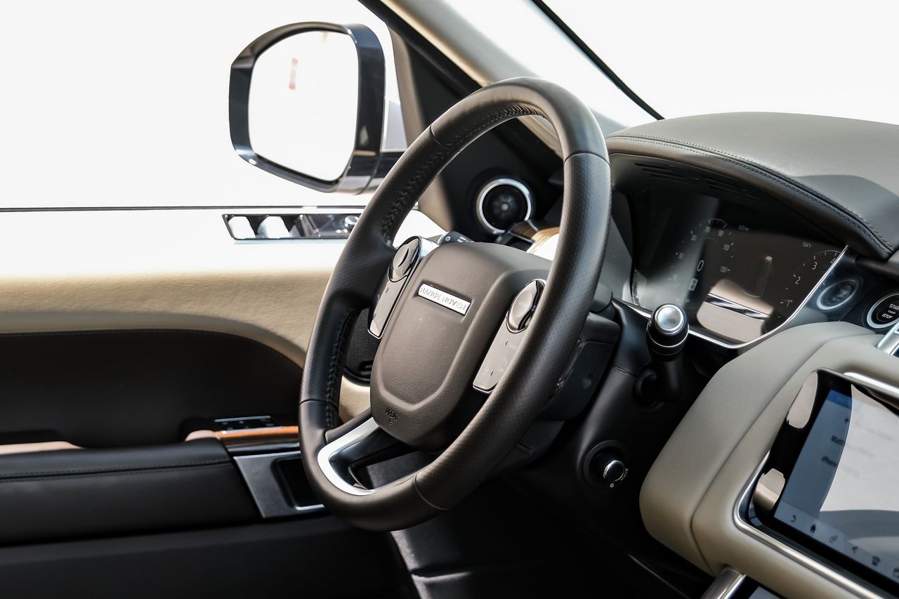 Land Rover Range Rover Sport Vehicle Main Gallery Image 15