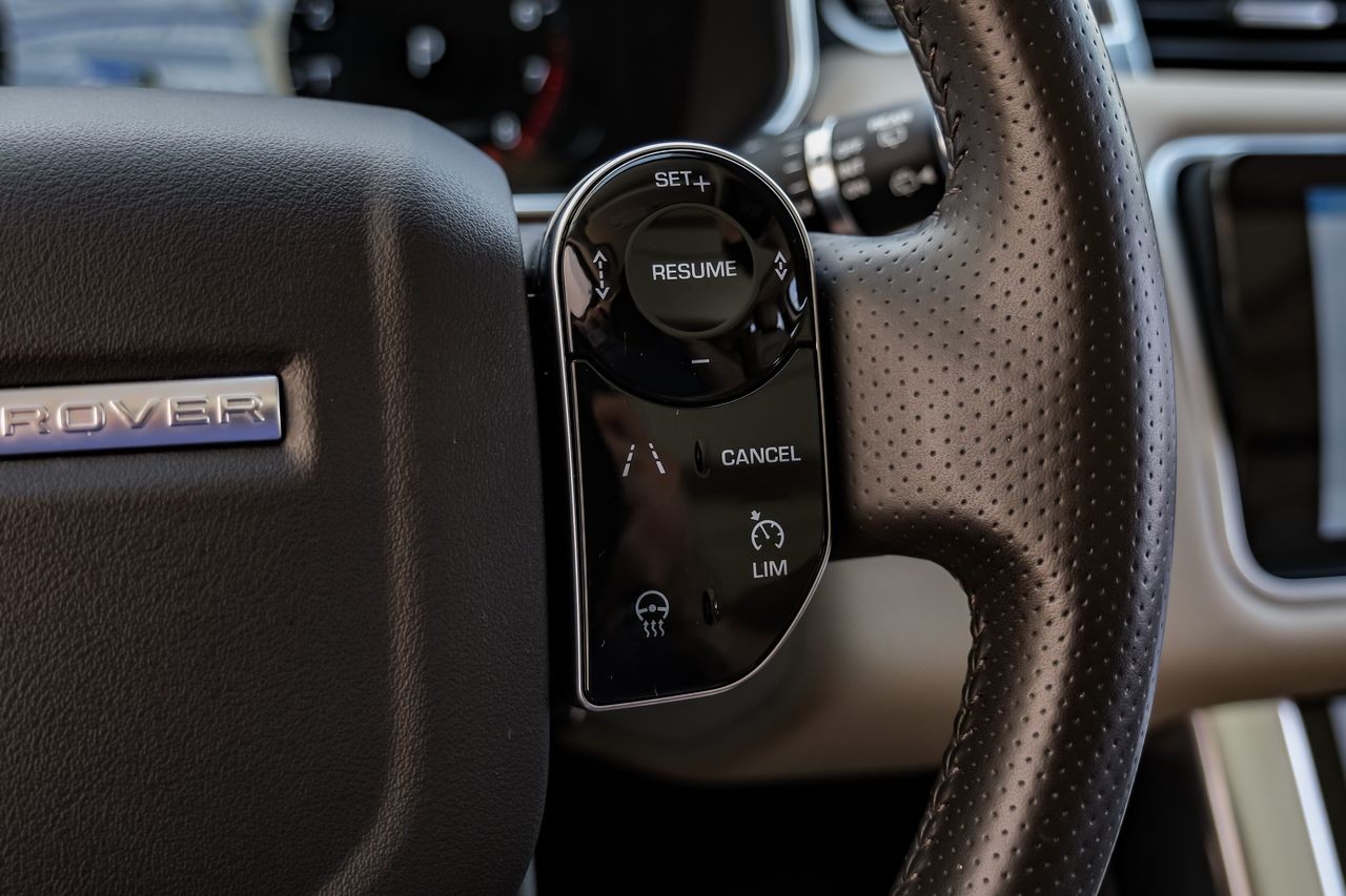 Land Rover Range Rover Sport Vehicle Main Gallery Image 17