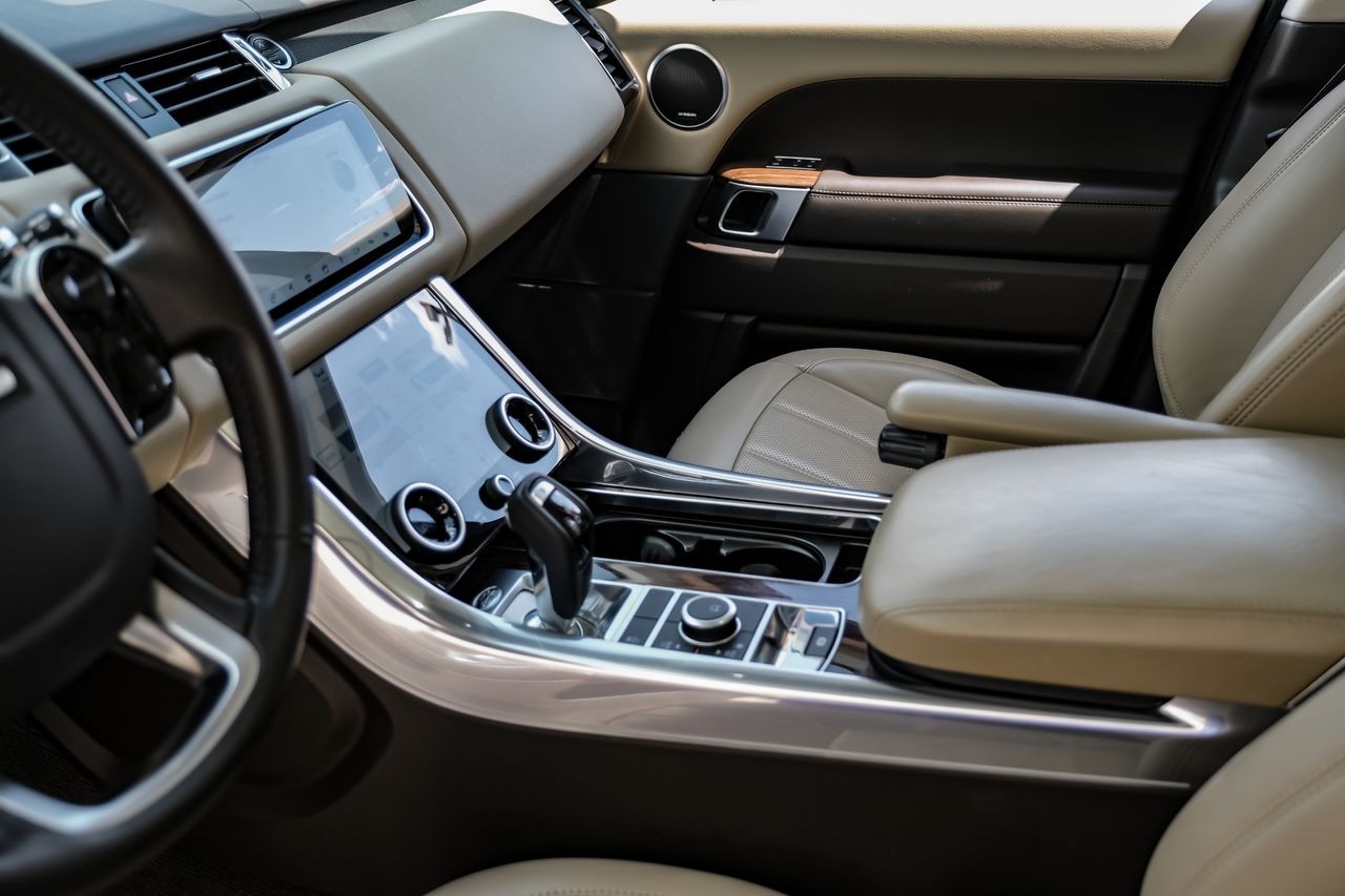 Land Rover Range Rover Sport Vehicle Main Gallery Image 24