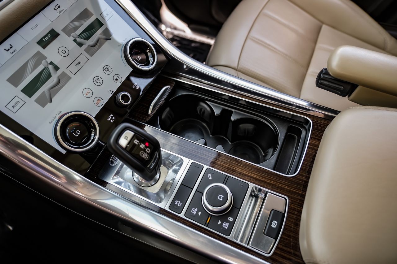 Land Rover Range Rover Sport Vehicle Main Gallery Image 25