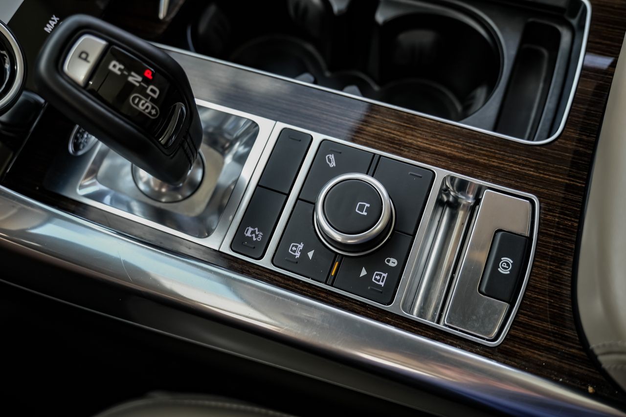 Land Rover Range Rover Sport Vehicle Main Gallery Image 26