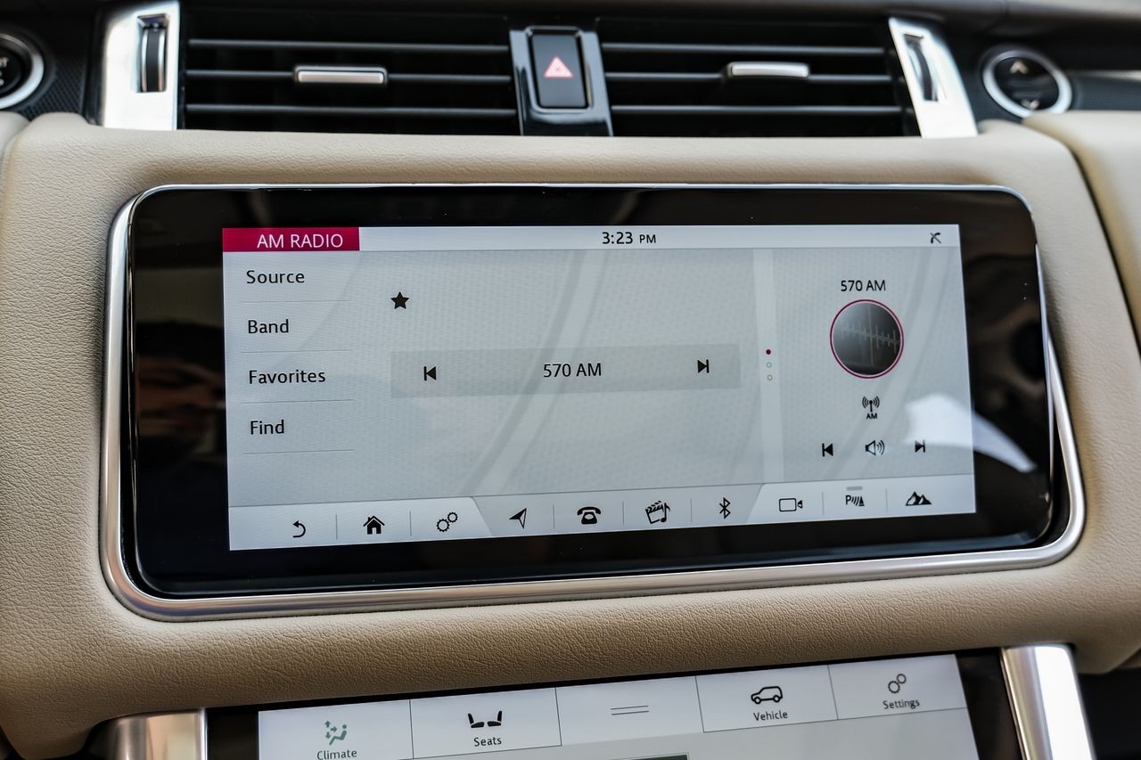 Land Rover Range Rover Sport Vehicle Main Gallery Image 29