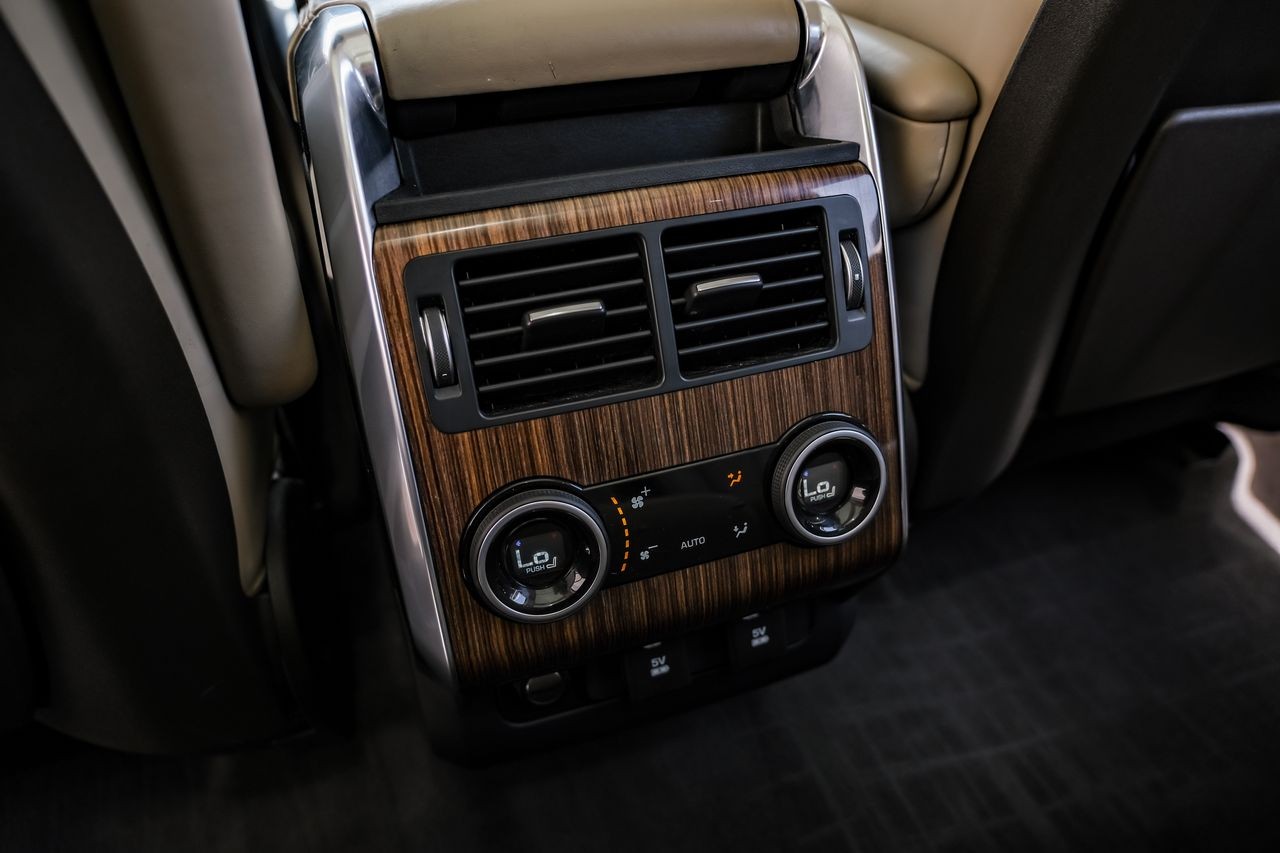 Land Rover Range Rover Sport Vehicle Main Gallery Image 36