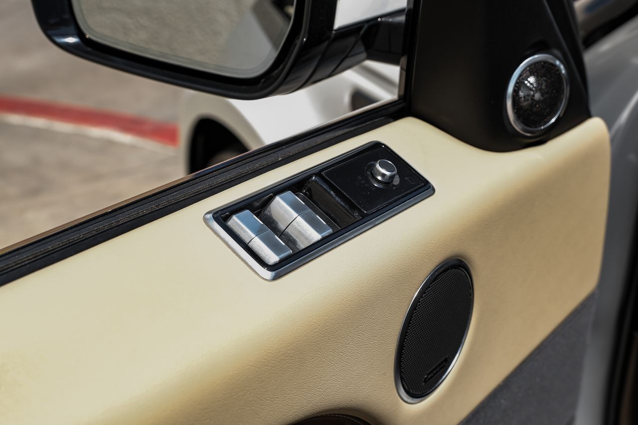 Land Rover Range Rover Sport Vehicle Main Gallery Image 42