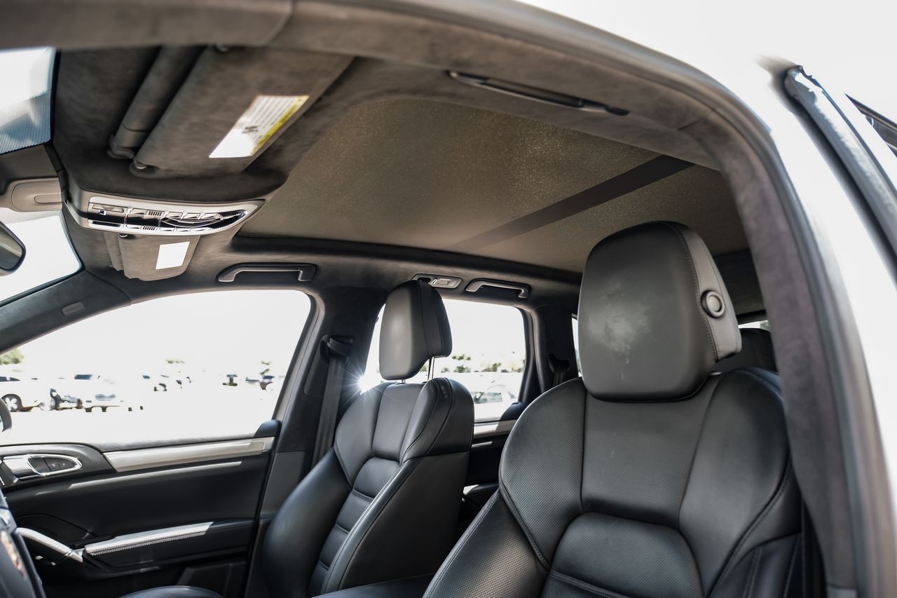 Porsche Cayenne Vehicle Main Gallery Image 05