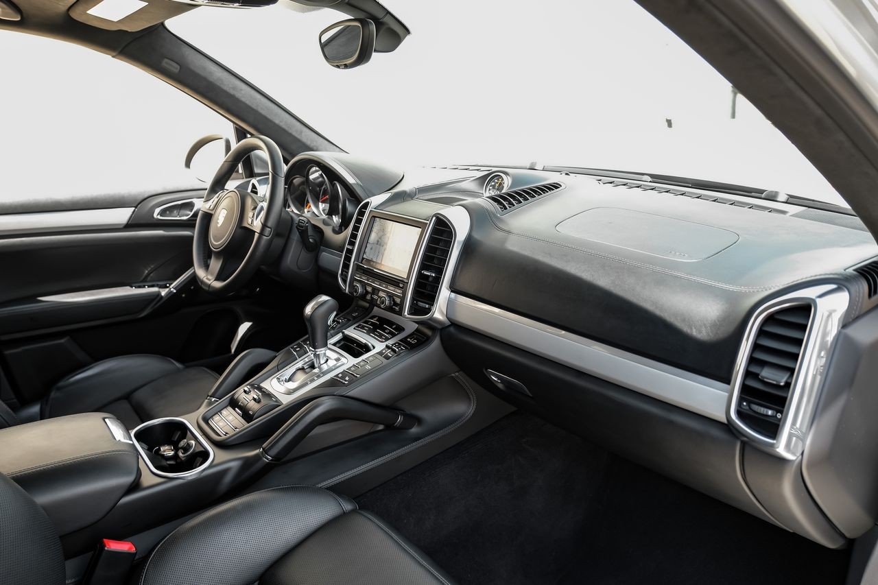 Porsche Cayenne Vehicle Main Gallery Image 13