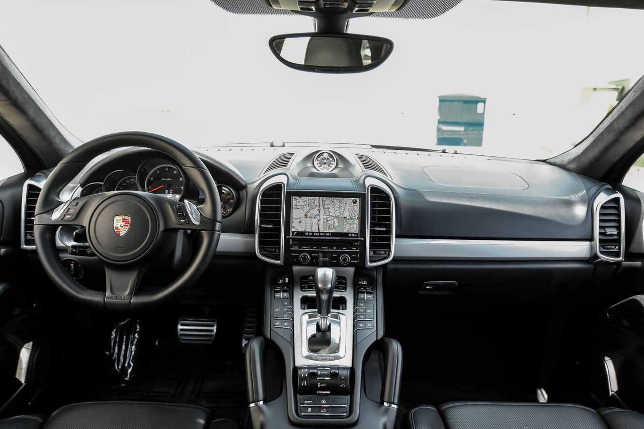 Porsche Cayenne Vehicle Main Gallery Image 14