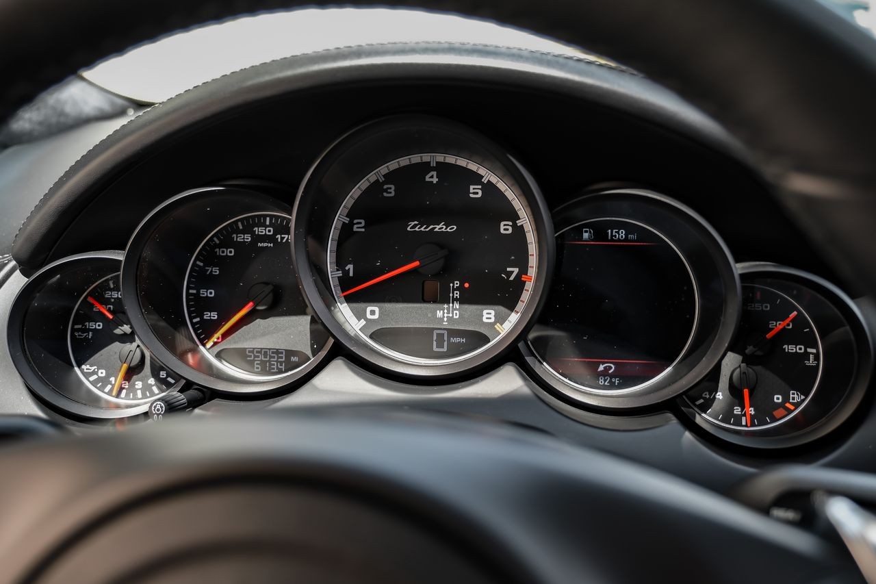 Porsche Cayenne Vehicle Main Gallery Image 17