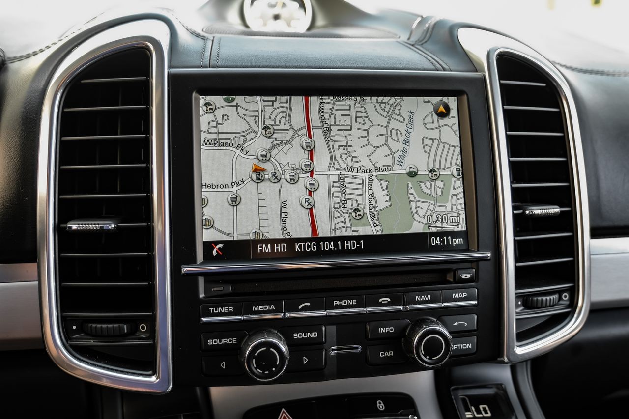 Porsche Cayenne Vehicle Main Gallery Image 19