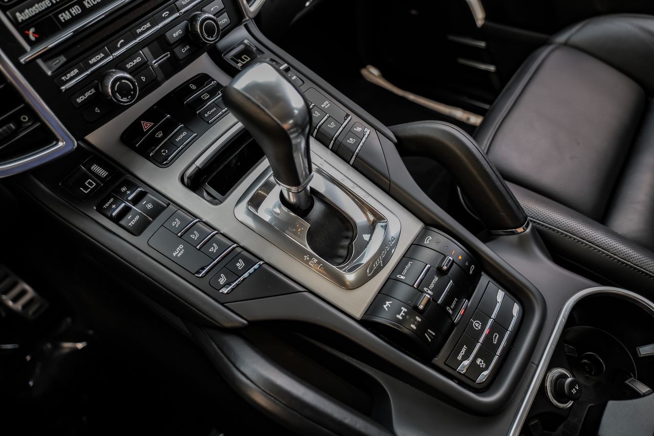 Porsche Cayenne Vehicle Main Gallery Image 22