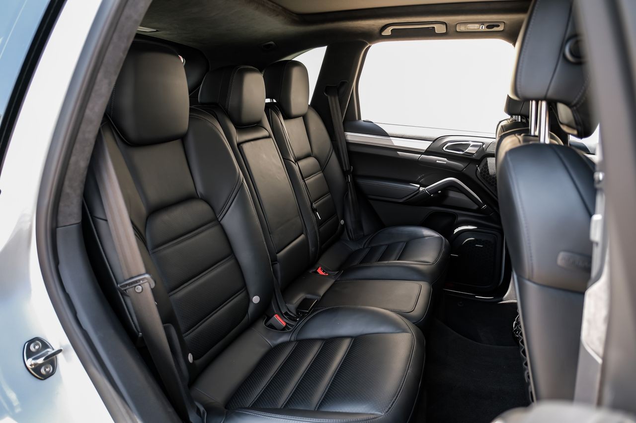 Porsche Cayenne Vehicle Main Gallery Image 33
