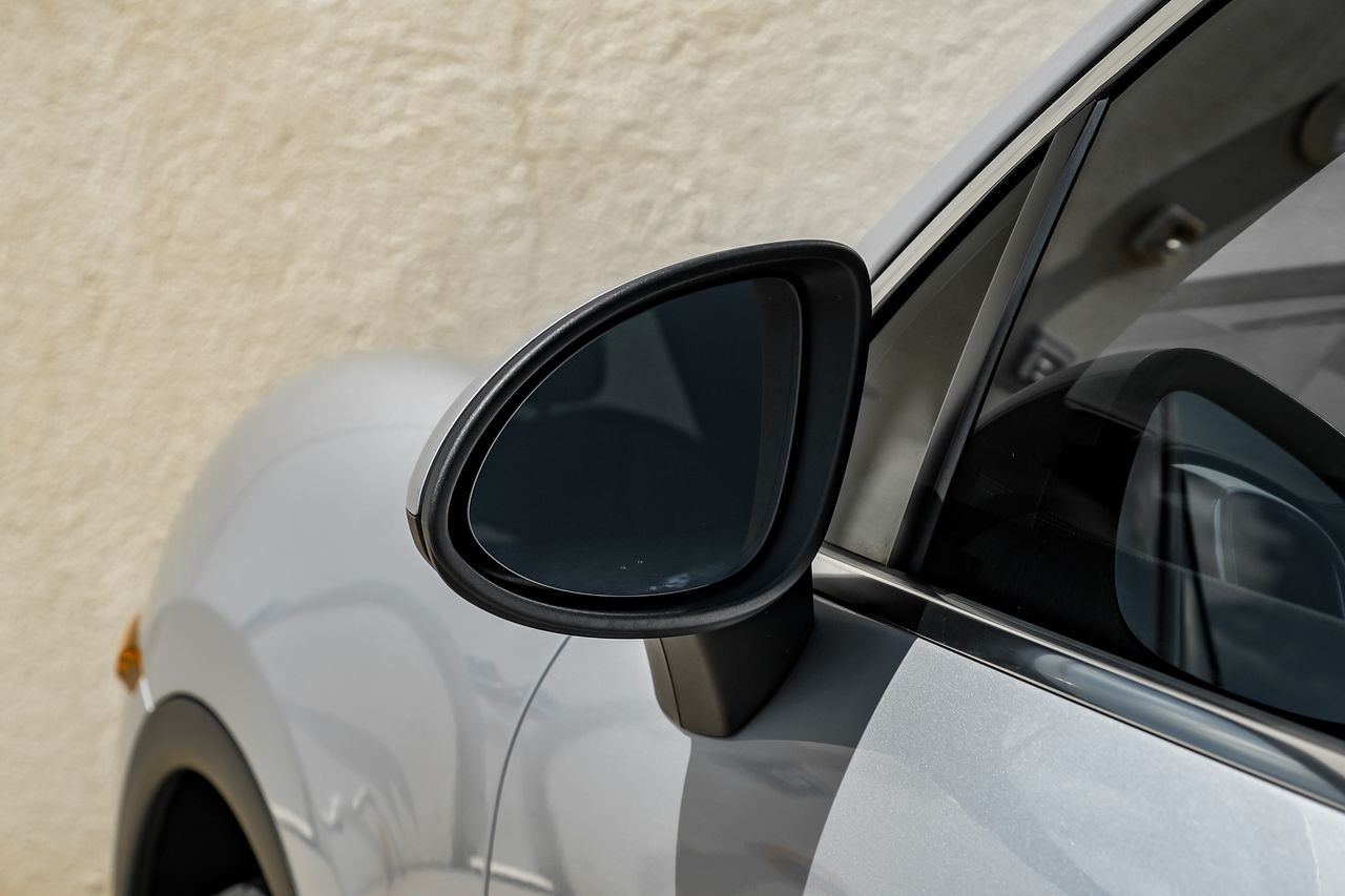 Porsche Cayenne Vehicle Main Gallery Image 38