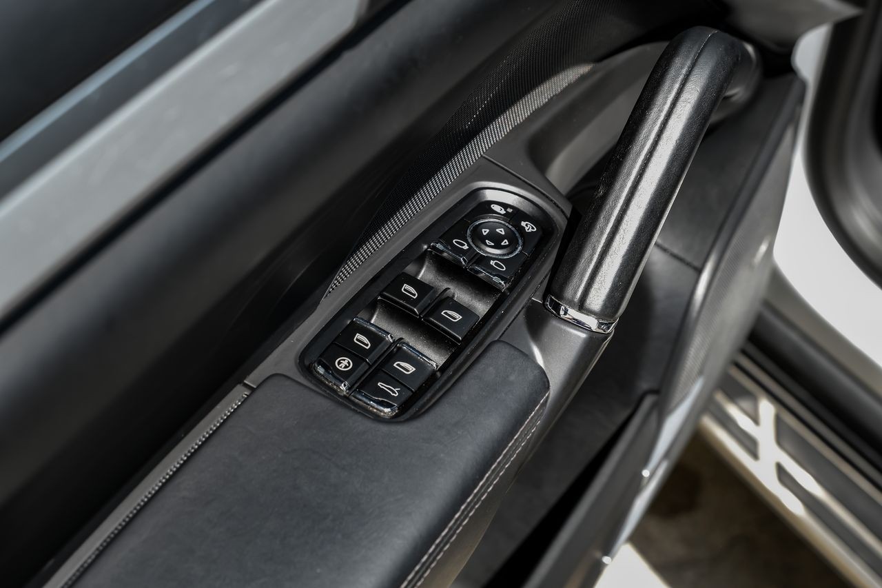 Porsche Cayenne Vehicle Main Gallery Image 41