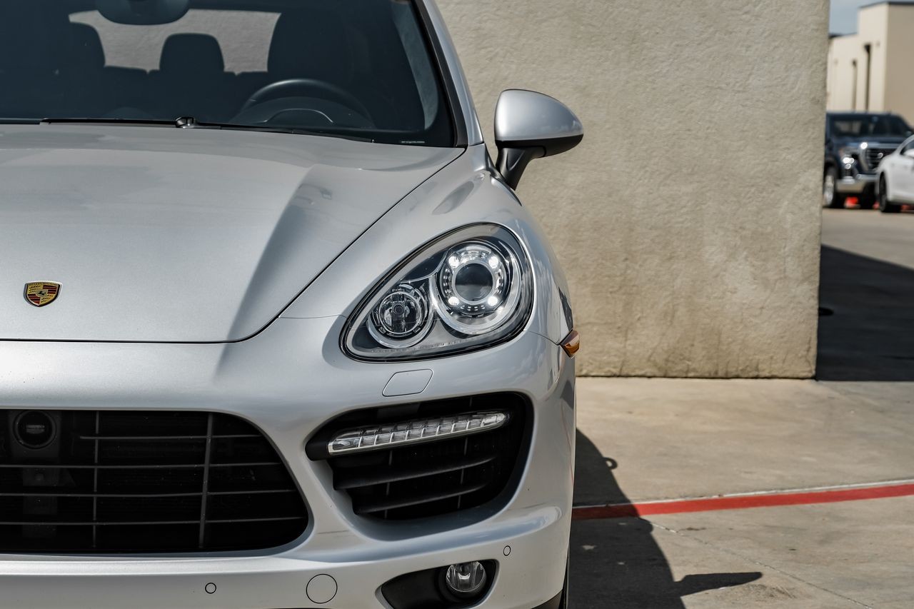 Porsche Cayenne Vehicle Main Gallery Image 45