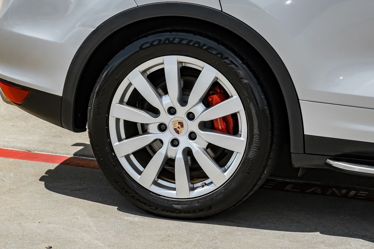 Porsche Cayenne Vehicle Main Gallery Image 50