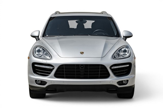 Porsche Cayenne Vehicle Main Gallery Image 06