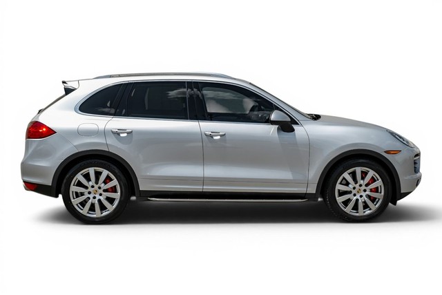 Porsche Cayenne Vehicle Main Gallery Image 08