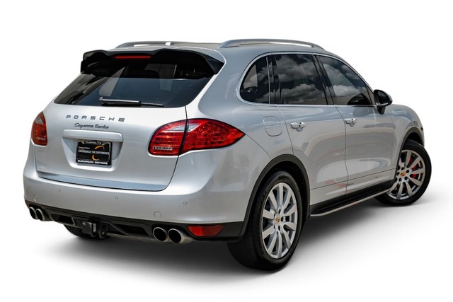 Porsche Cayenne Vehicle Main Gallery Image 09