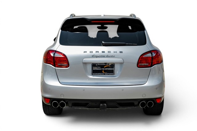 Porsche Cayenne Vehicle Main Gallery Image 10