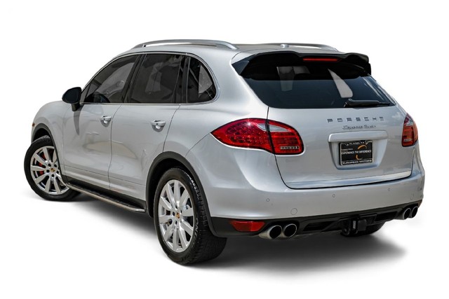 Porsche Cayenne Vehicle Main Gallery Image 11