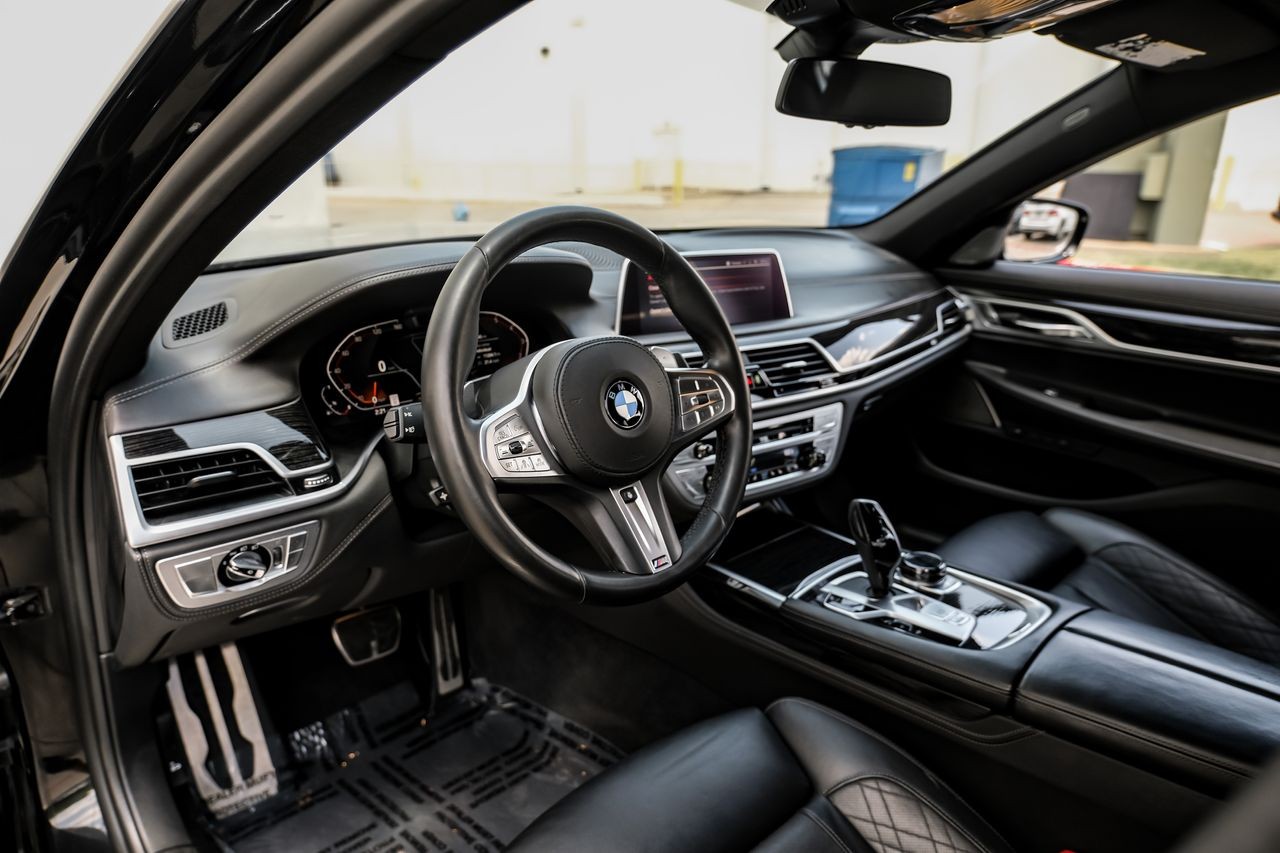 BMW 7 Series Vehicle Main Gallery Image 03
