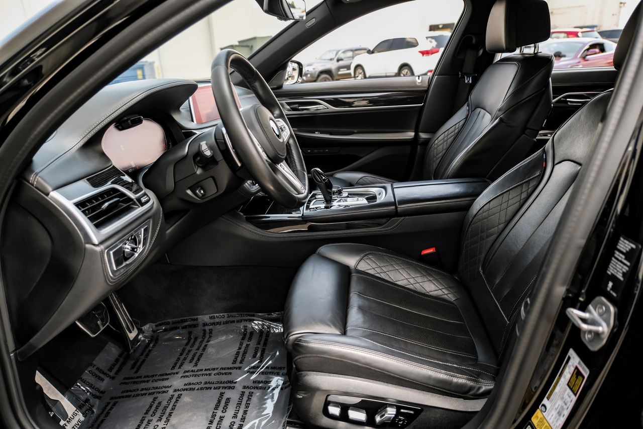 BMW 7 Series Vehicle Main Gallery Image 04