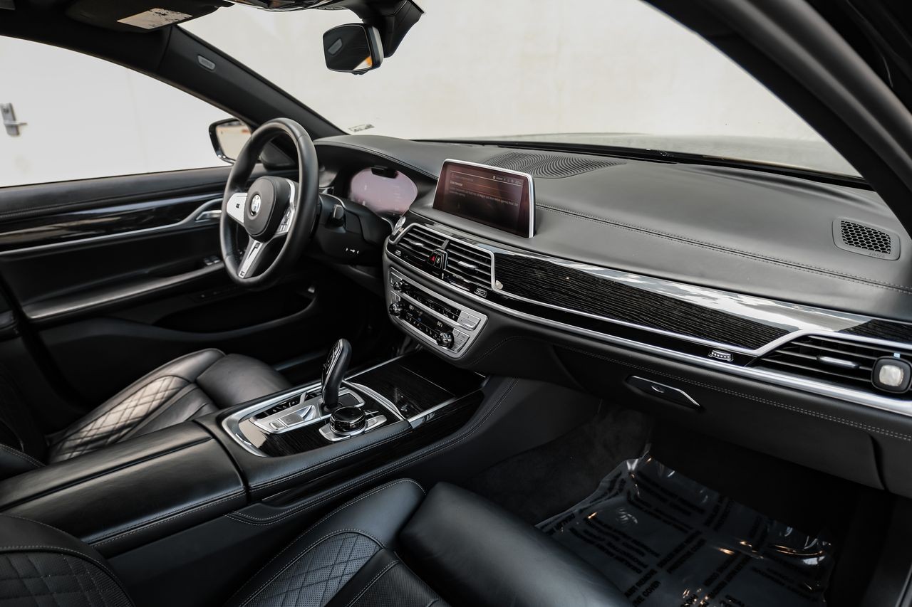 BMW 7 Series Vehicle Main Gallery Image 13