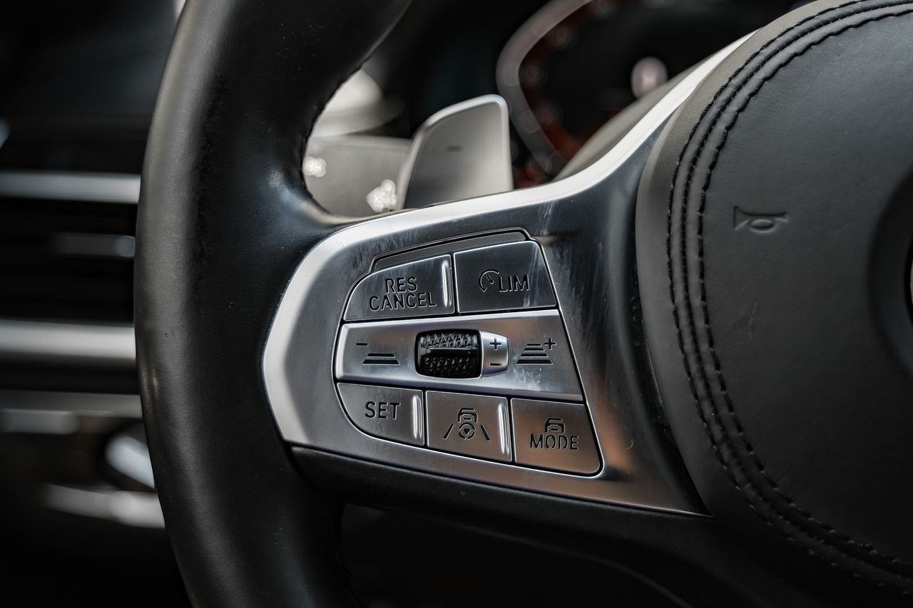 BMW 7 Series Vehicle Main Gallery Image 18