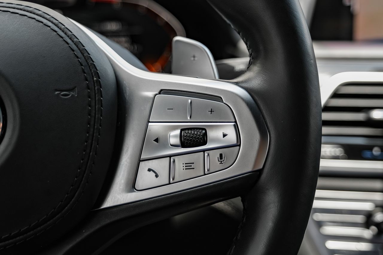 BMW 7 Series Vehicle Main Gallery Image 19