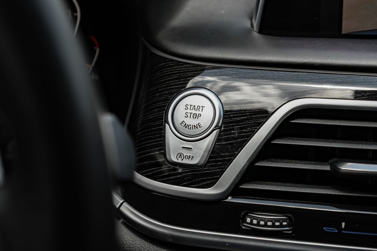 BMW 7 Series Vehicle Main Gallery Image 20