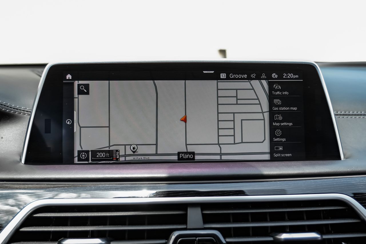 BMW 7 Series Vehicle Main Gallery Image 21
