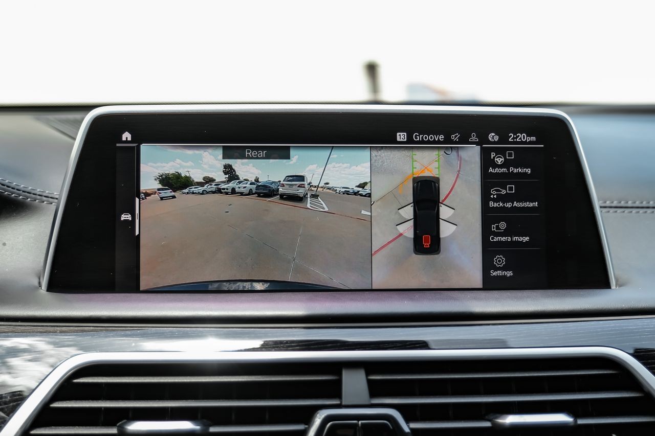 BMW 7 Series Vehicle Main Gallery Image 22